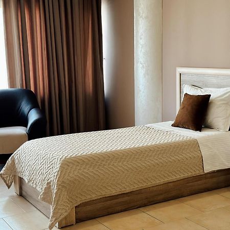 Hotel Terminal Tirana Bregu i Lumit Buitenkant foto