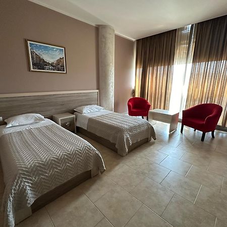 Hotel Terminal Tirana Bregu i Lumit Buitenkant foto
