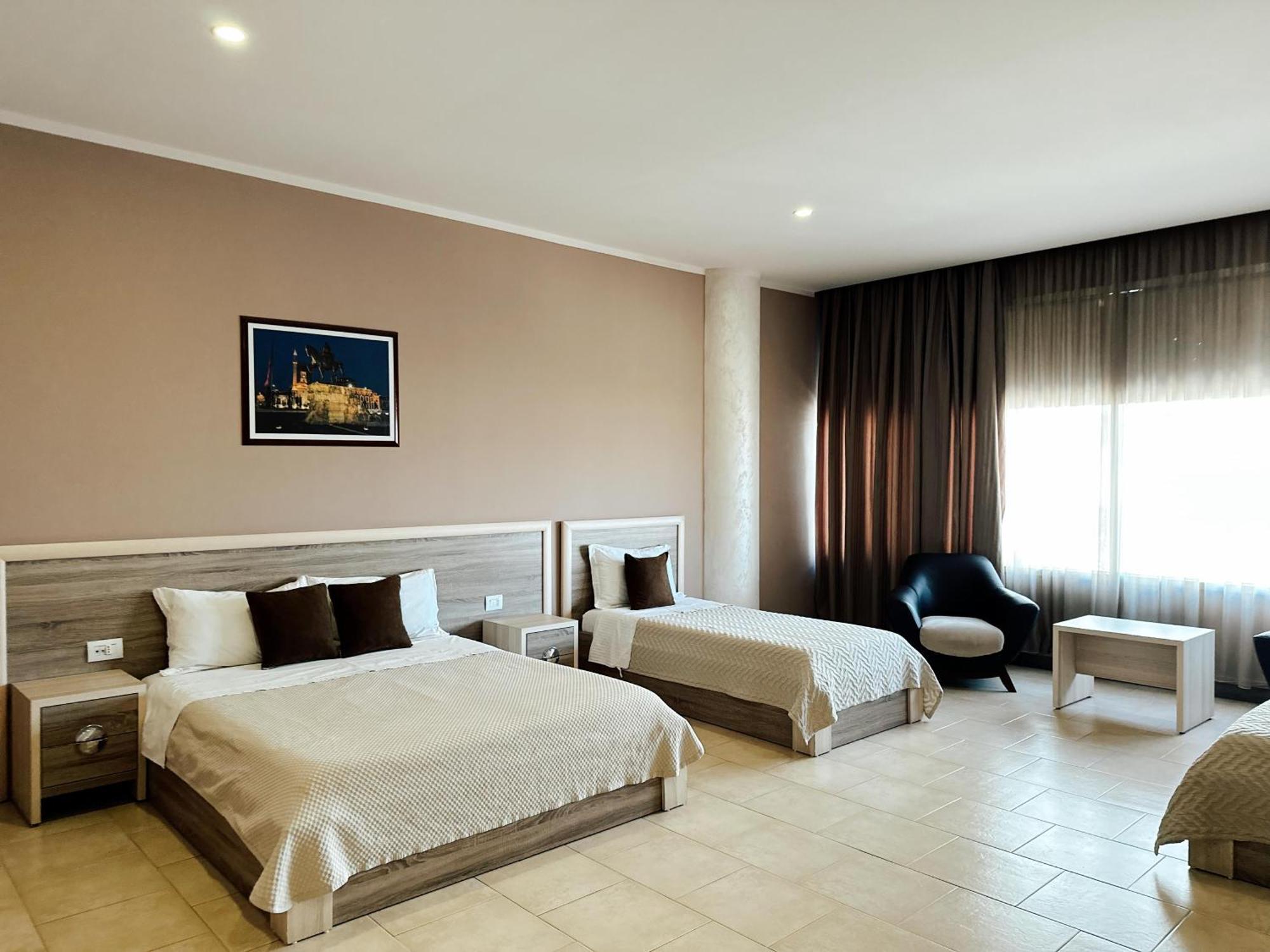 Hotel Terminal Tirana Bregu i Lumit Buitenkant foto