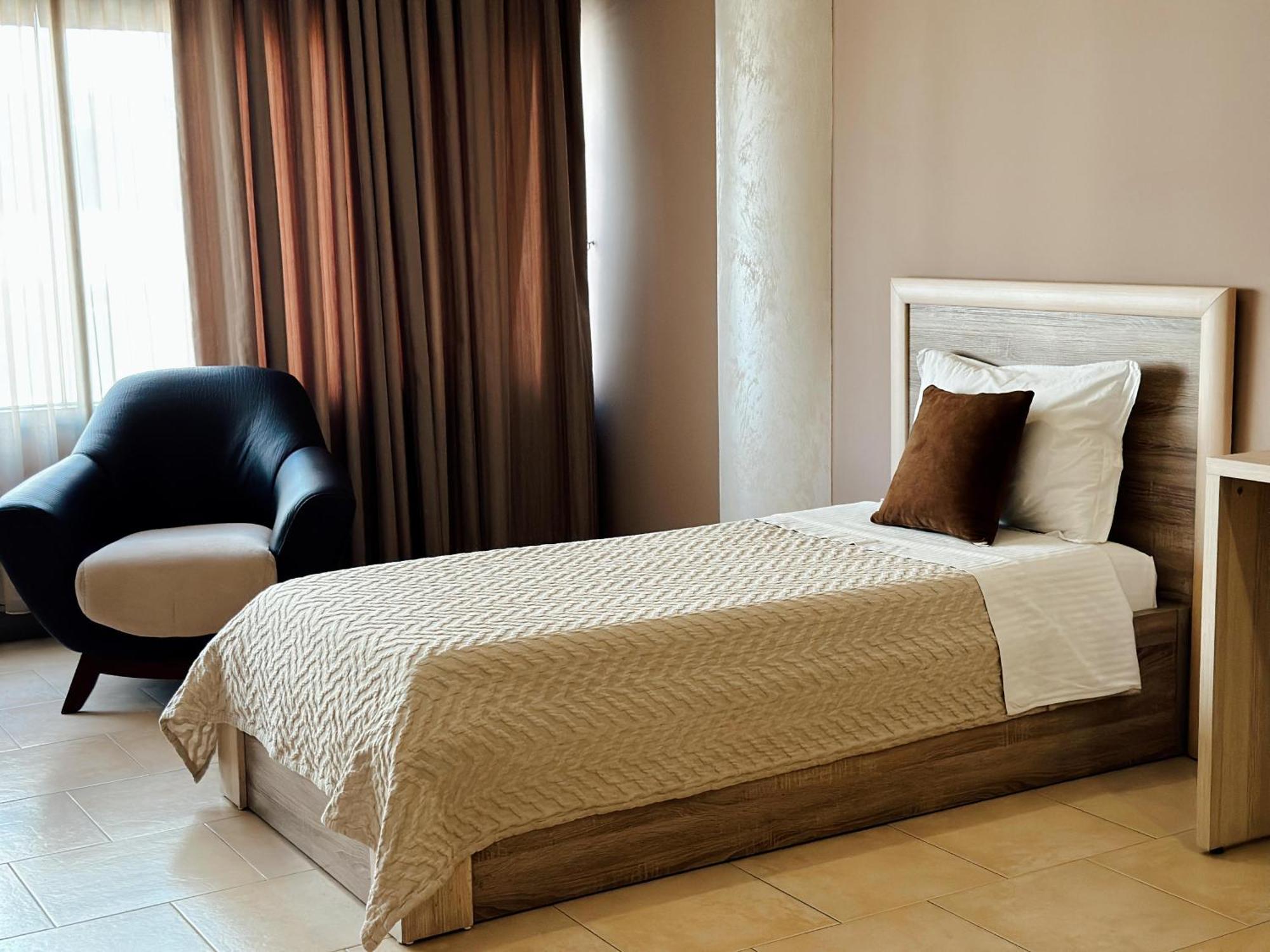Hotel Terminal Tirana Bregu i Lumit Buitenkant foto
