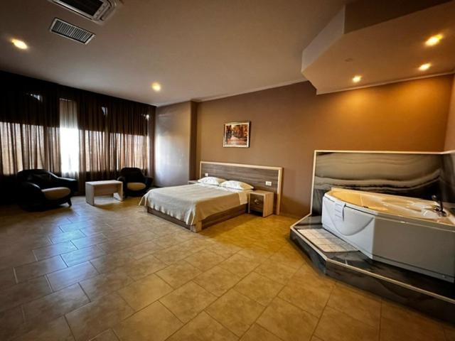 Hotel Terminal Tirana Bregu i Lumit Buitenkant foto