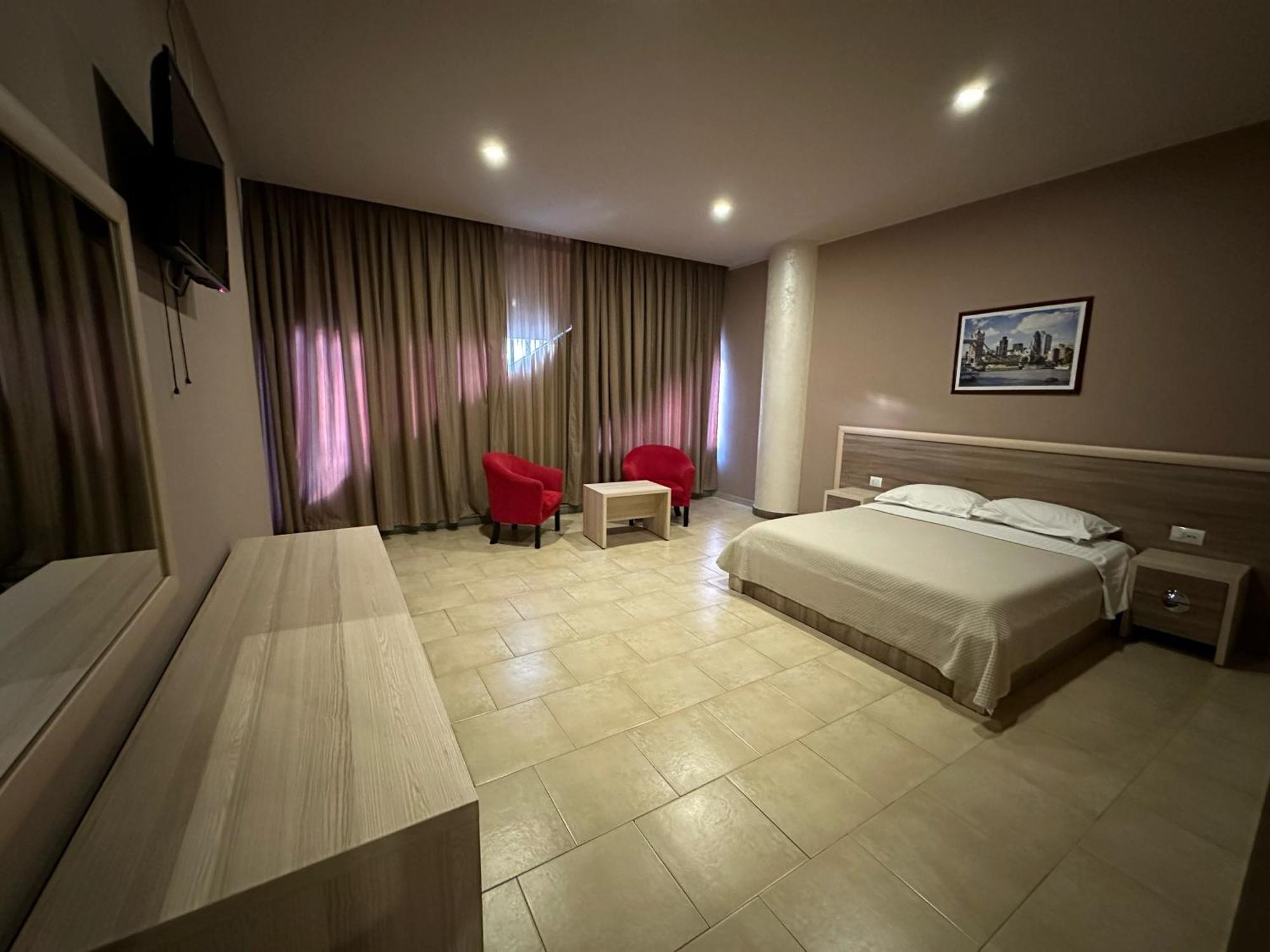 Hotel Terminal Tirana Bregu i Lumit Buitenkant foto