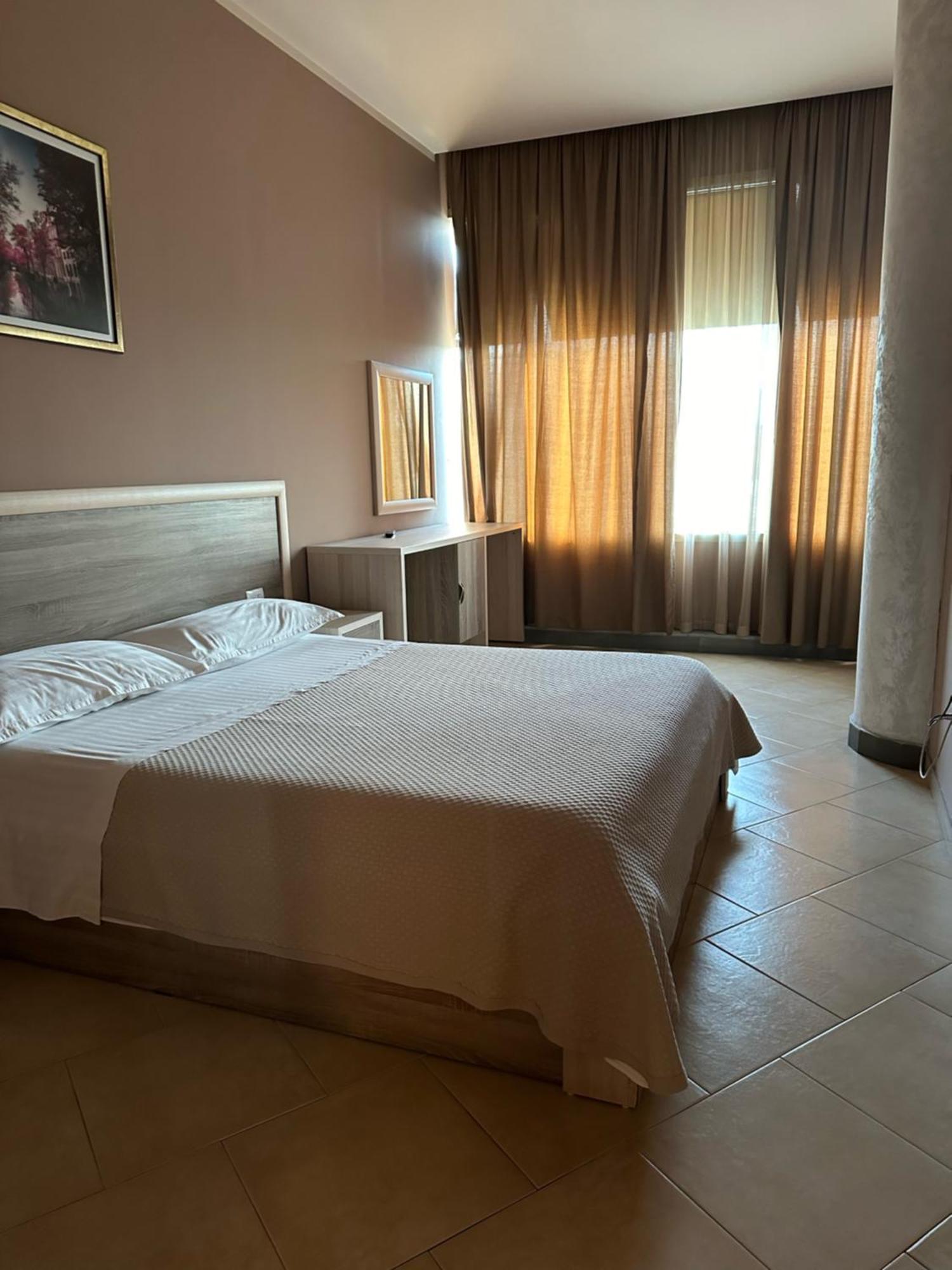 Hotel Terminal Tirana Bregu i Lumit Buitenkant foto