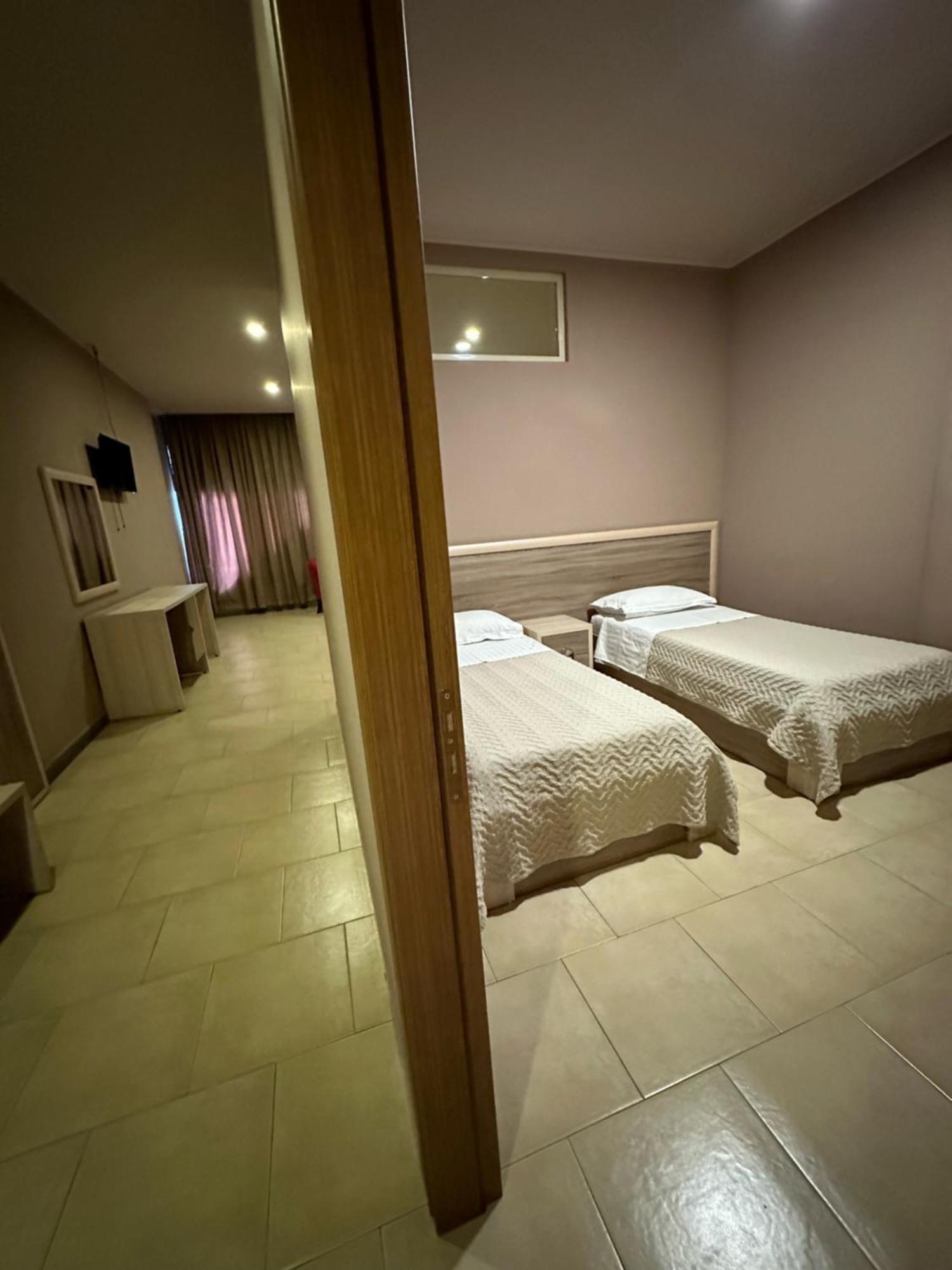 Hotel Terminal Tirana Bregu i Lumit Buitenkant foto