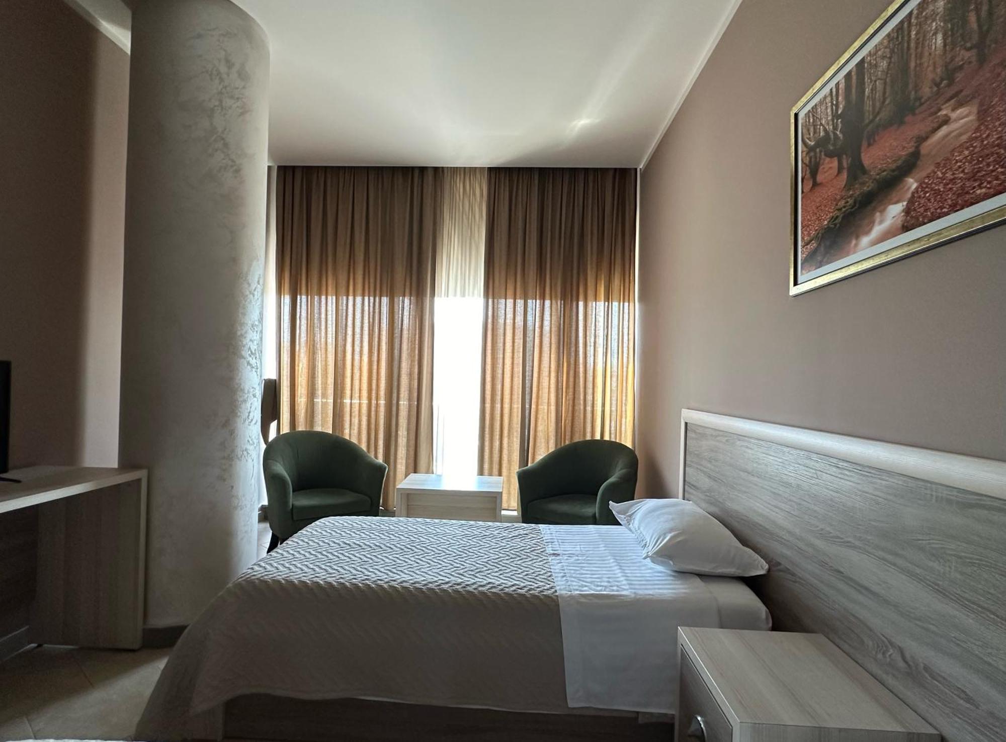 Hotel Terminal Tirana Bregu i Lumit Buitenkant foto