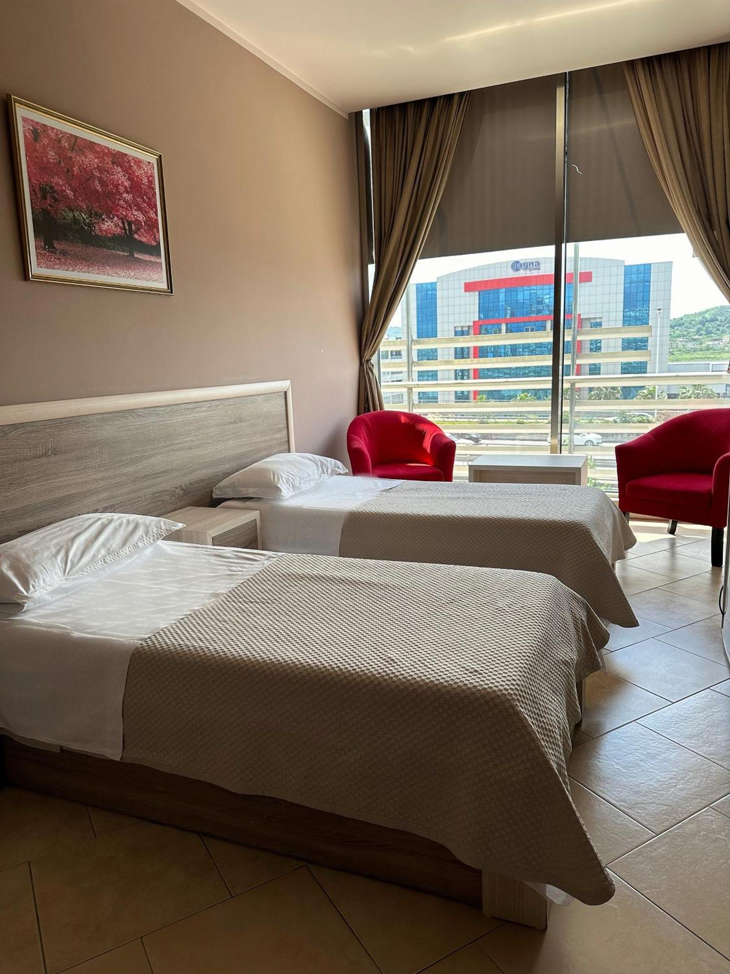 Hotel Terminal Tirana Bregu i Lumit Buitenkant foto