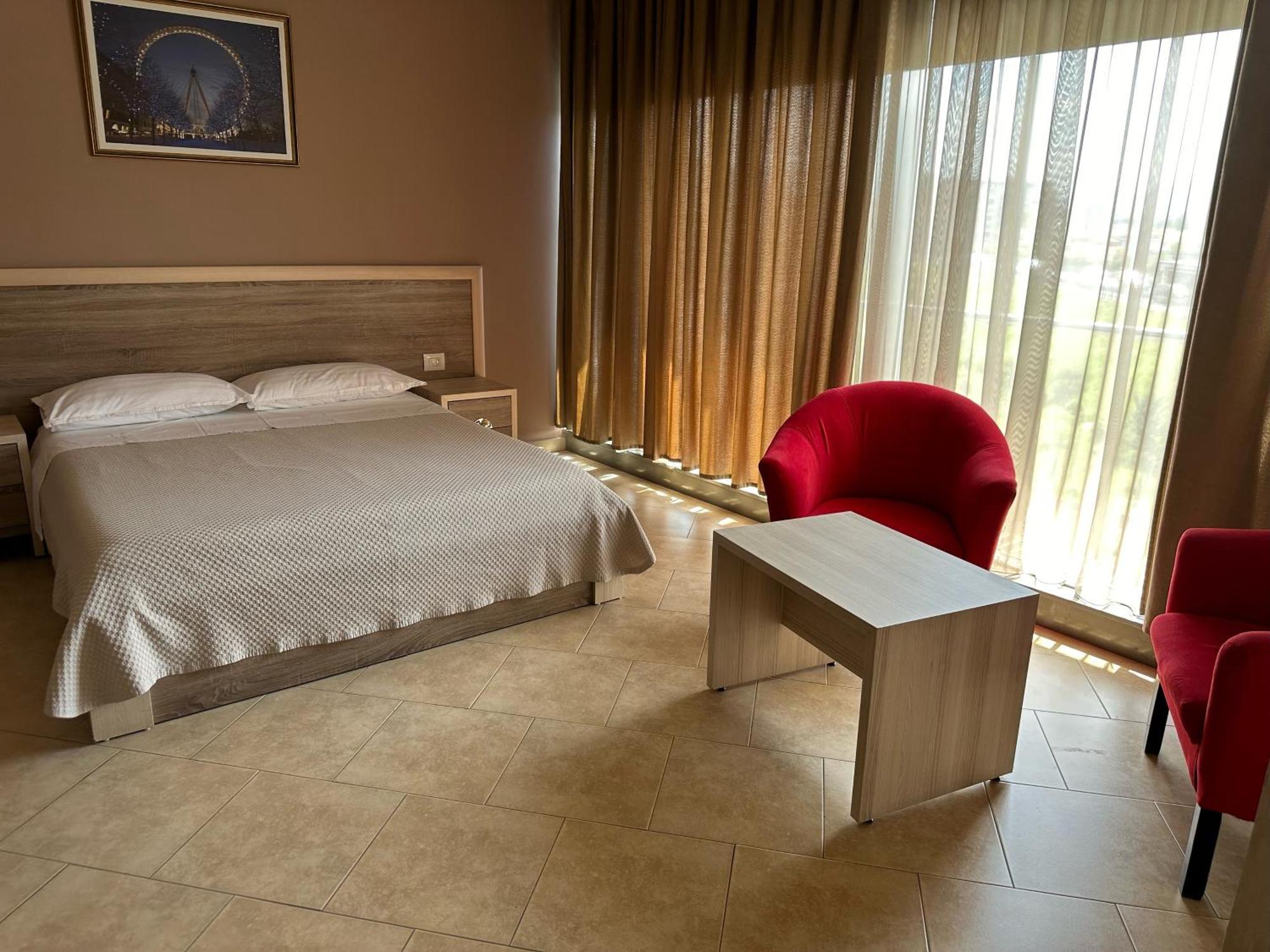 Hotel Terminal Tirana Bregu i Lumit Buitenkant foto